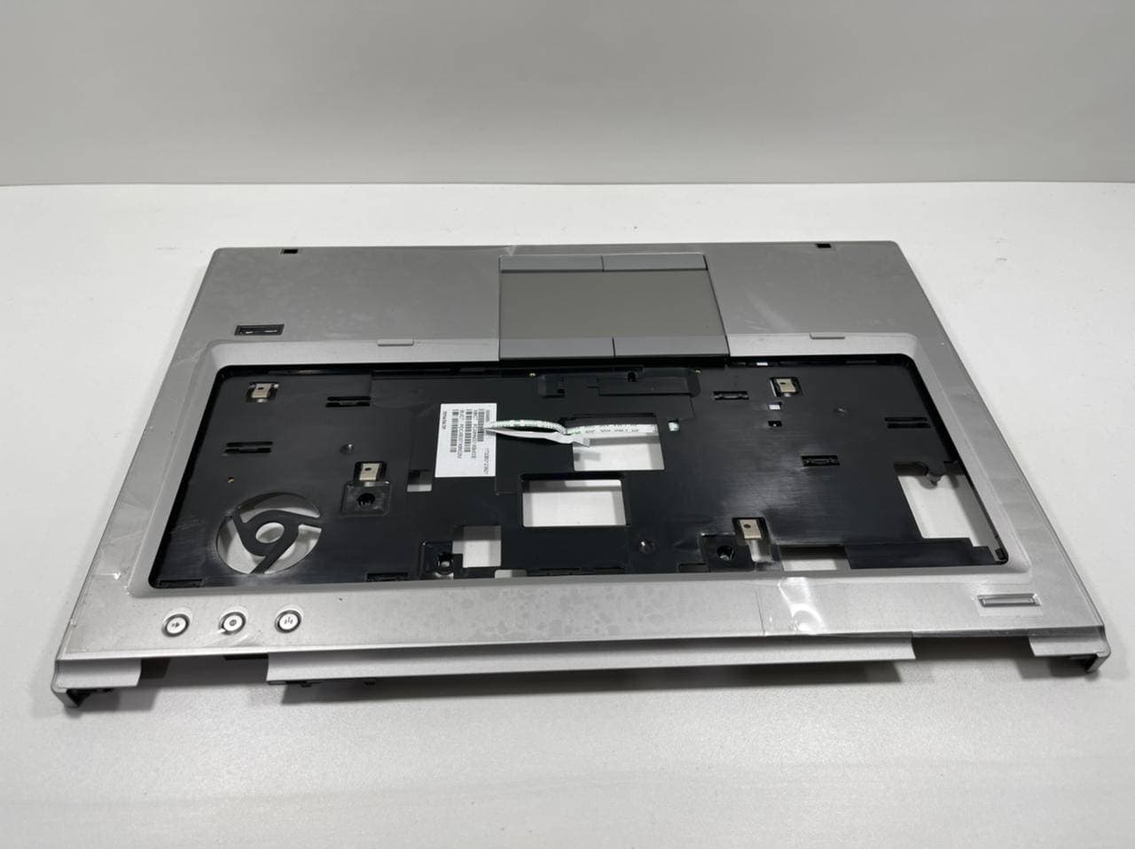 Carcasa reposamanos 686964-001 HP EliteBook 8470p — imagen 3