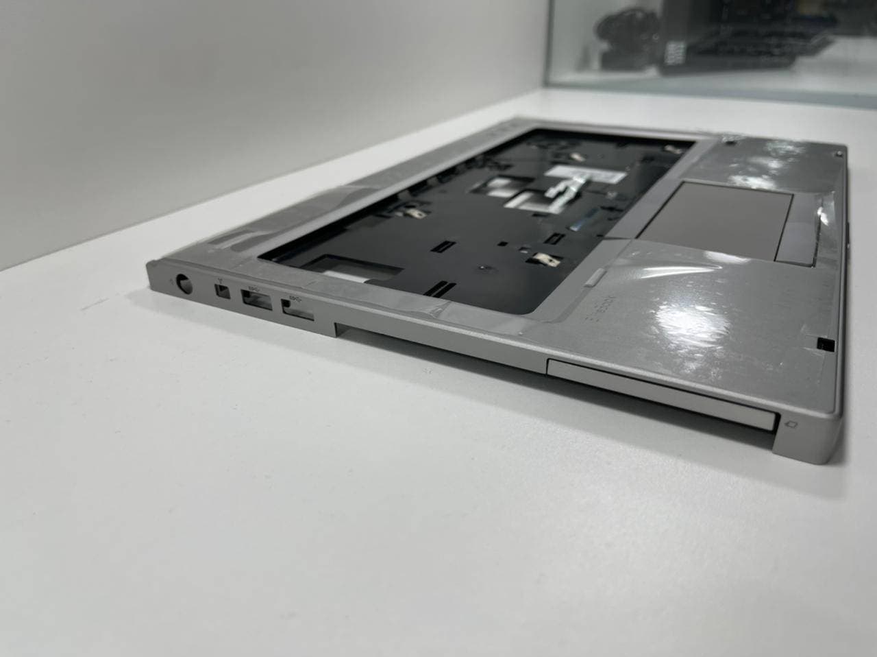 Carcasa reposamanos 686964-001 HP EliteBook 8470p — imagen 4