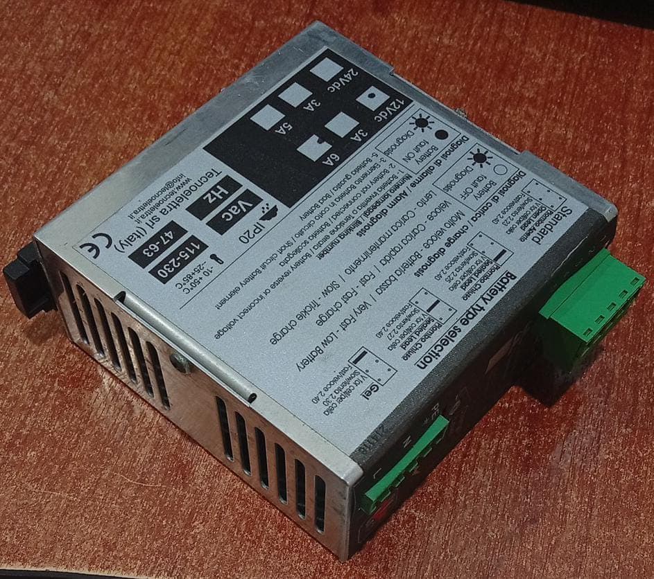 Cargador Automático de Baterías Tecnoelettra Srl – 12 V / 24 V (Industrial / DIN Rail) — imagen 1