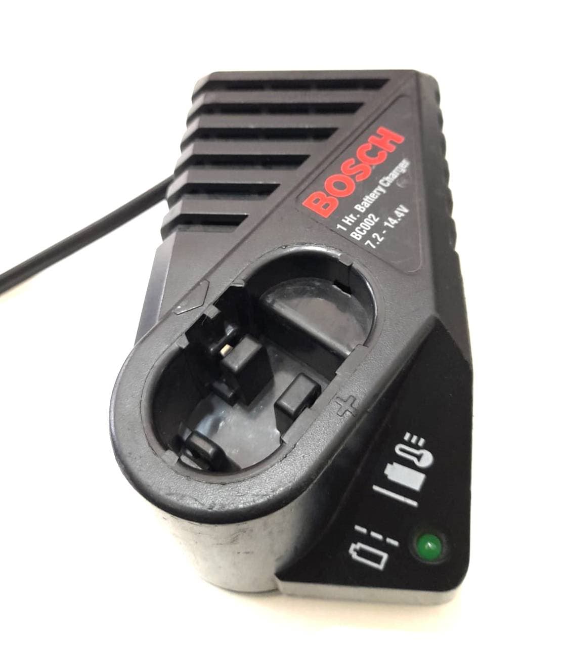 CARGADOR DE HERRAMIENTAS-BOSCH BC002 — imagen 2