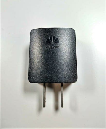 Cargador estándar Huawei HW‑050100U2W 5 V 1 A – Negro – sin cable — imagen 1