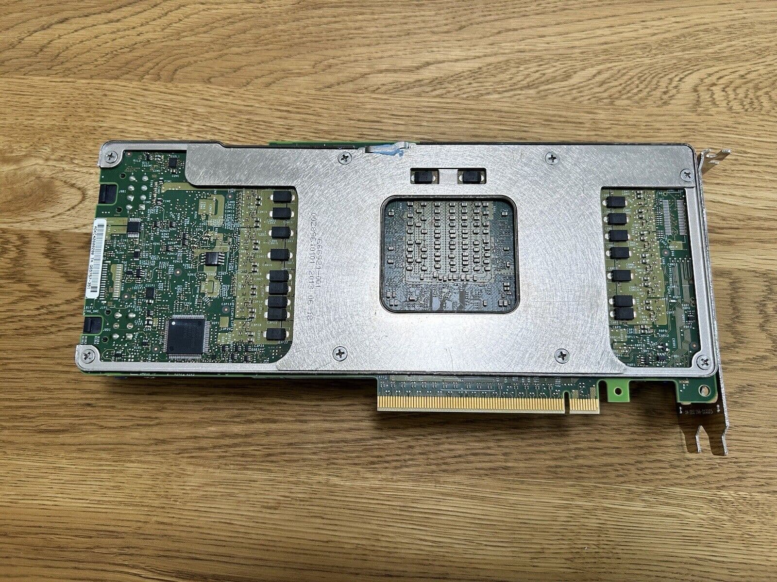 Coprocesador Intel® Xeon Phi™ 7120P (16 GB - 1.238 GHz - 61 núcleos) | SIN CAJA | SEMINUEVO — imagen 6