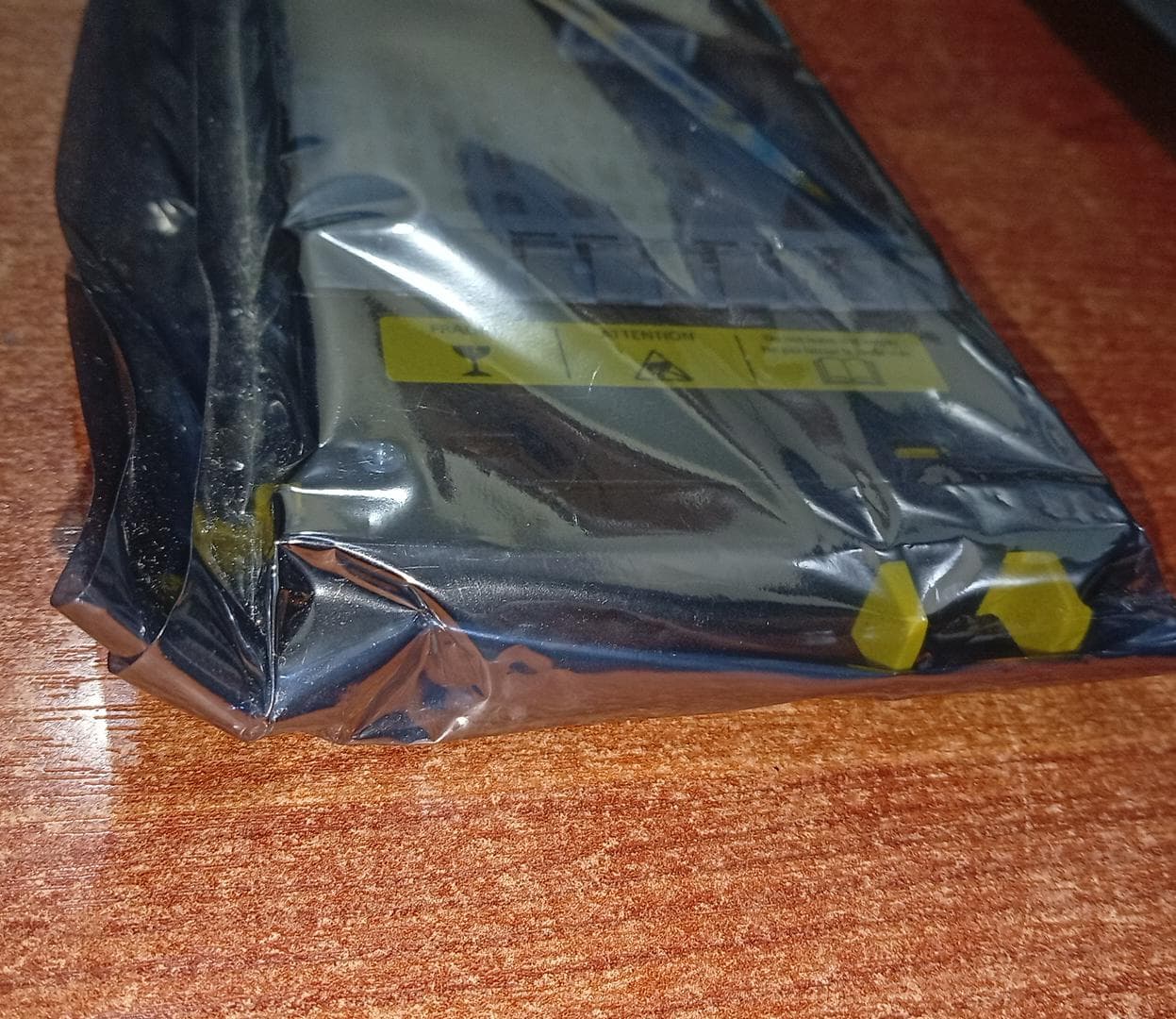 Disco Duro HPE 1.2TB 10K SAS 2.5” ST1200MM0129 / P01524-002 / SSKB1200S5xeN010 con Caddy Nuevo — imagen 3