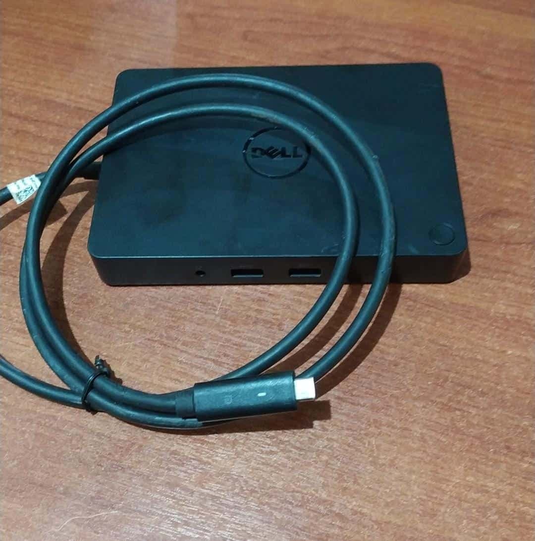 Docking Station | Estación de Acoplamiento | DELL WD15 | K17A | 19.5V - 6.7A — imagen 2