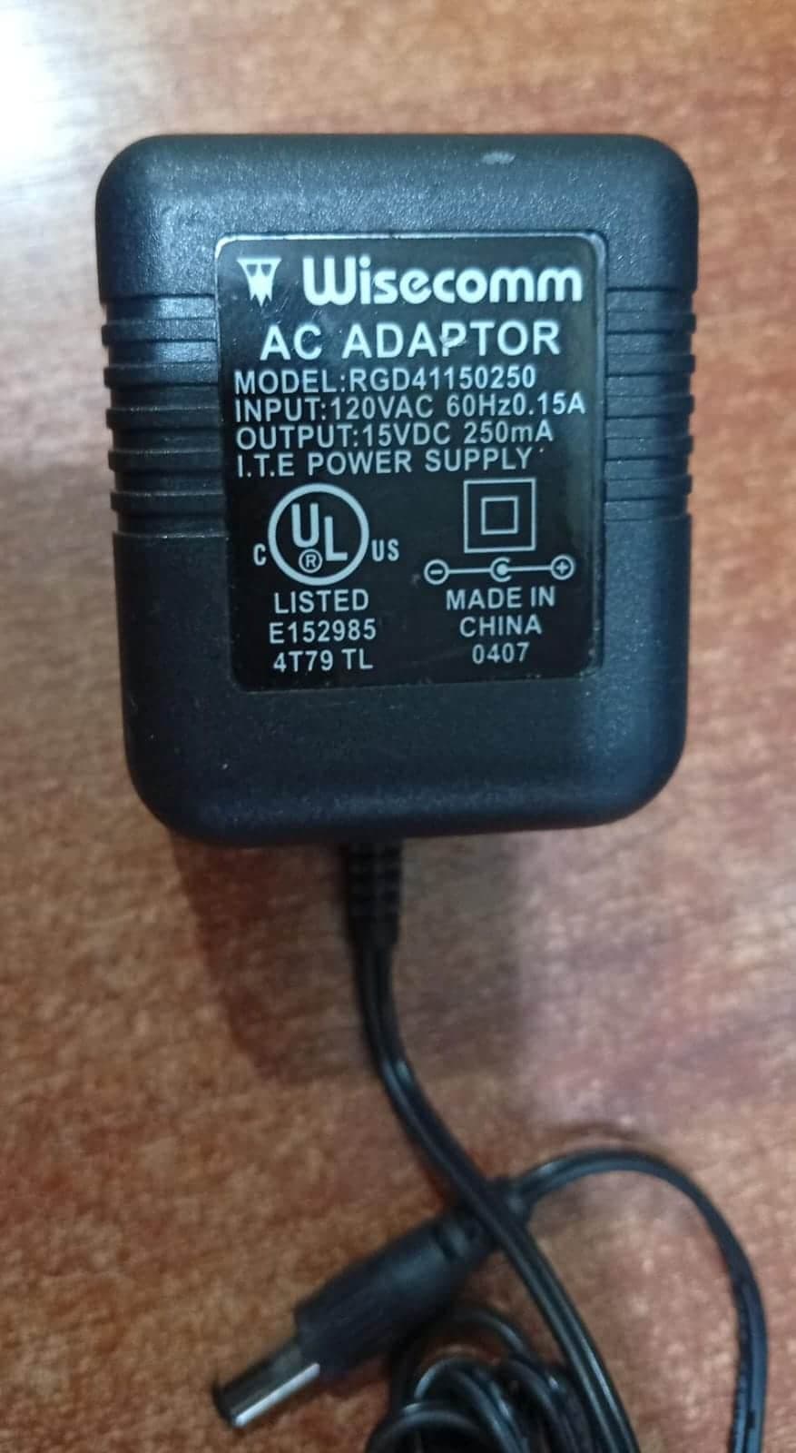 Fuente de alimentación AC‑DC (Adaptador) Wisecomm RGD41150250 15V 250mA – Usado — imagen 2