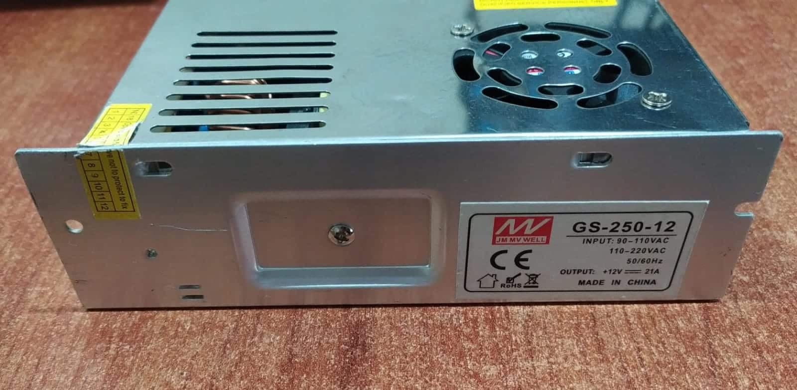 Fuente de poder 12 V 21 A JM MV WELL GS‑250‑12 seminueva — imagen 1