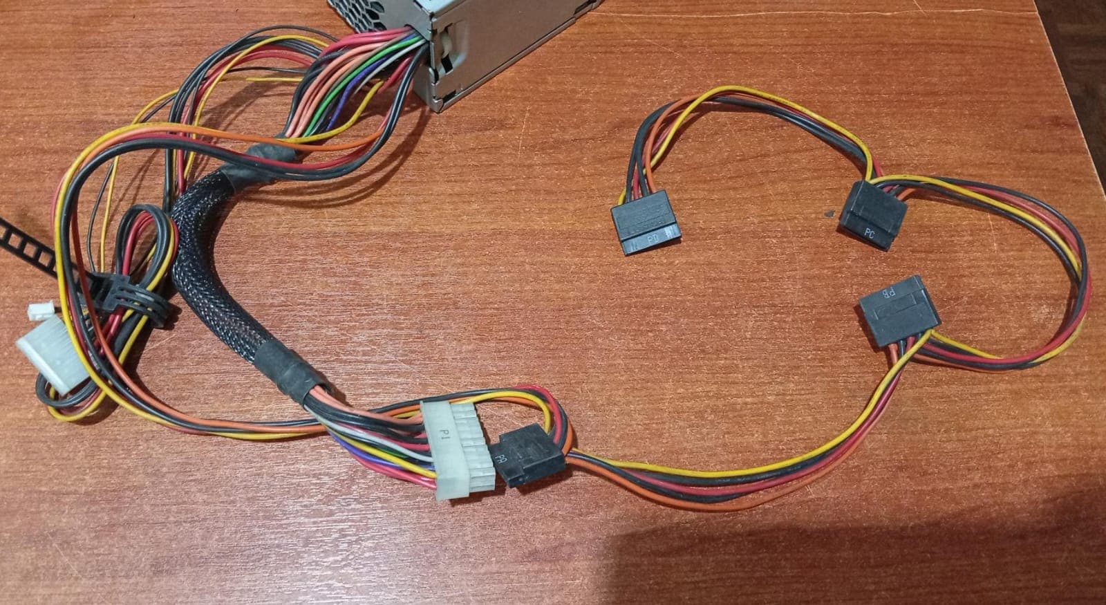 Fuente de poder conmutada Delta Electronics DPS‑200PB‑176 A 200 W usada — imagen 4