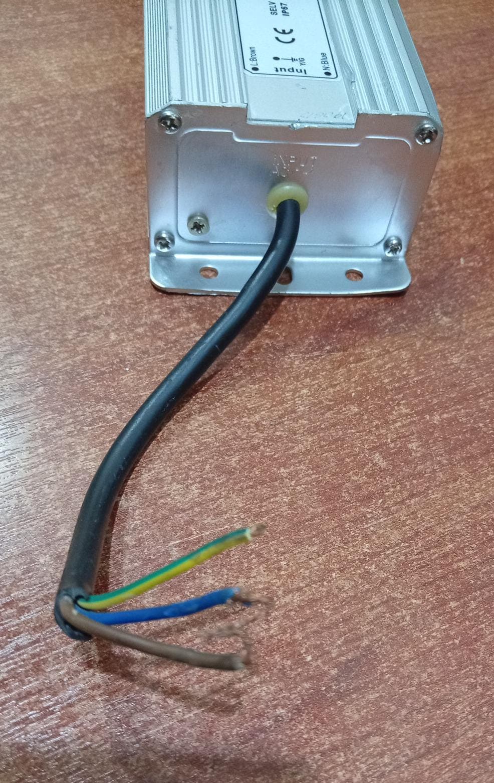 Fuente de Poder LED 12V 5A 60W IP67 | EV-12060A-N | a Prueba de Agua – Usada — imagen 4