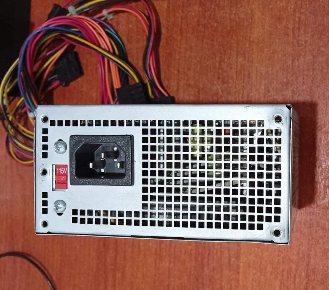 Fuente de Poder SpeedMind MICRO ATX 650W P4 ATX 24 Pin + 4 Pin CPU — imagen 2