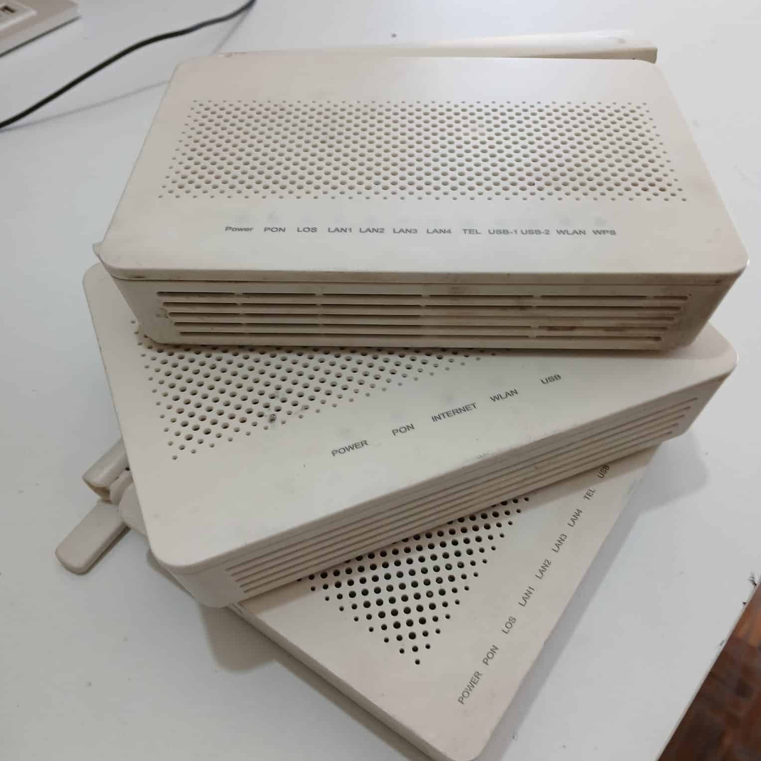 KIT Huawei dos EG8145V5 y un EG8141A5 Huawei GPON ONU dual‑band Wi‑Fi, 4 GE, VoIP — imagen 1