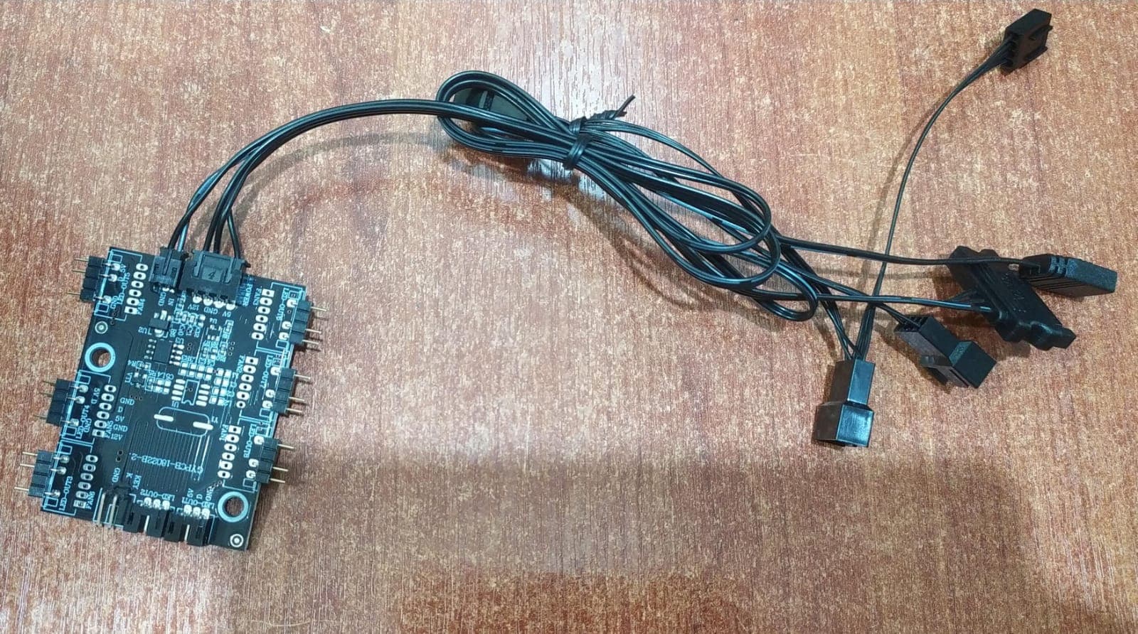 Kit 4 Ventiladores GIGABYTE 120mm RGB + Controladora GYPCB-18022B-2 – Serie Gaming – Para PC — imagen 3
