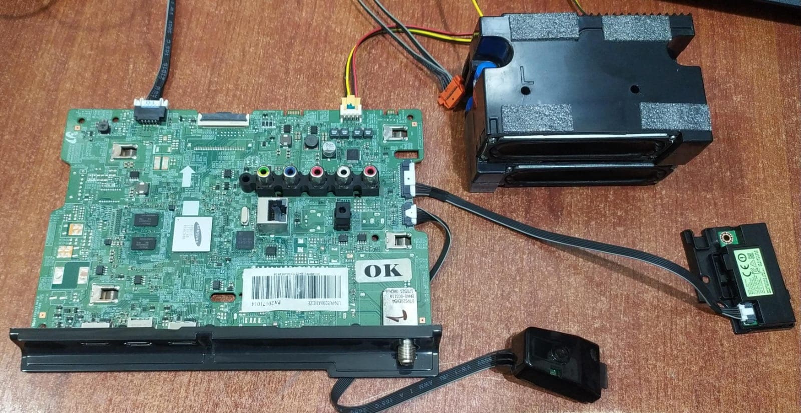 KIT PARTES INTERNAS SAMSUNG UN49J5200AH MAINBOARD BN94-11899Y + BOCINAS + IR (PARA UN49J5200) — imagen 1