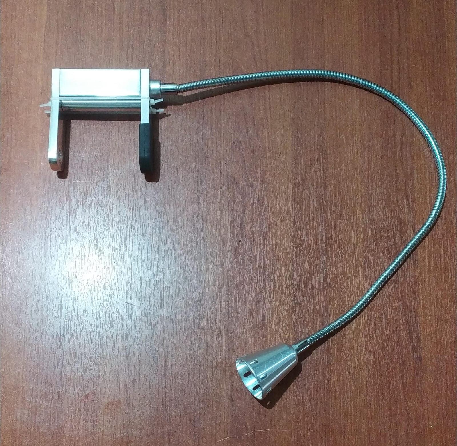 Lampara LED de escritorio | baterías recargables | Acero Inoxidable | Plateado | INCOMPLETO | Sin Tornillo Ajustable y Tapa de Batería — imagen 1