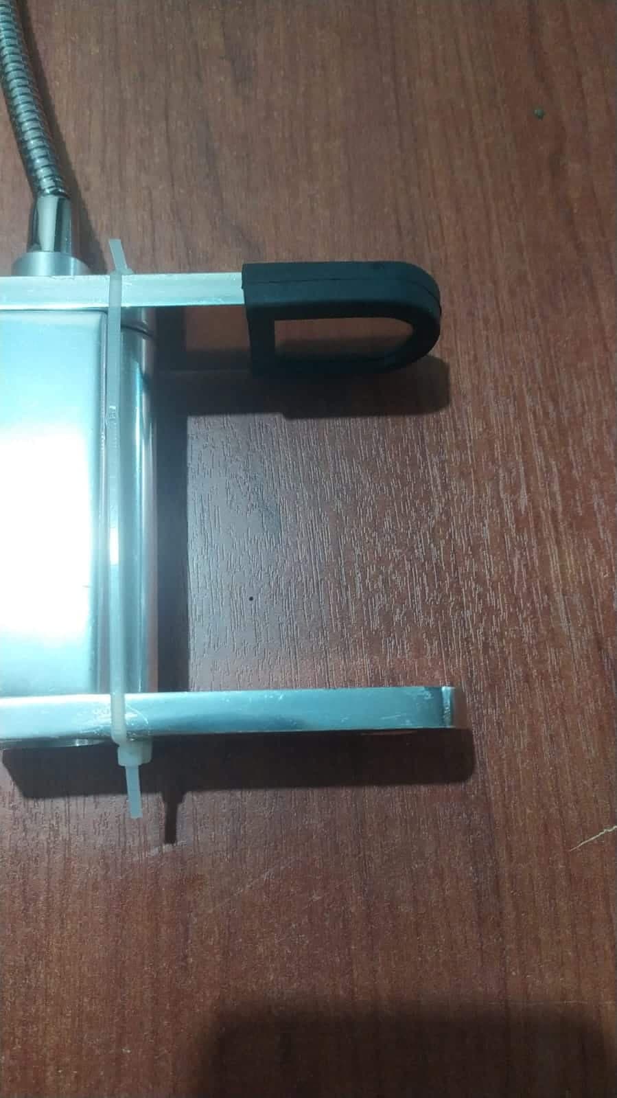 Lampara LED de escritorio | baterías recargables | Acero Inoxidable | Plateado | INCOMPLETO | Sin Tornillo Ajustable y Tapa de Batería — imagen 4