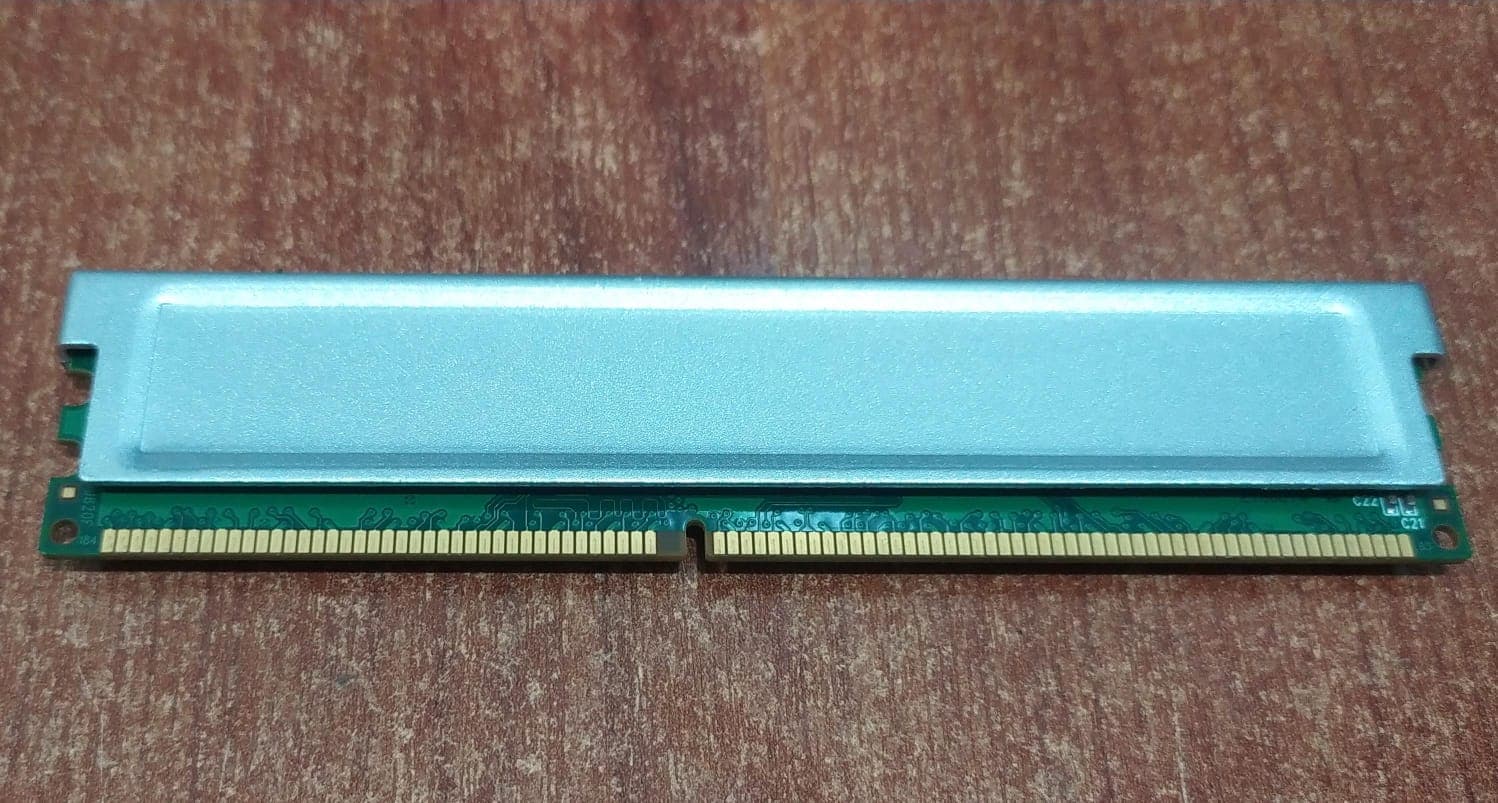 Memoria RAM 1 GB Super Talent D32PB1GJ DDR400 PC3200 CL3 Disipador – Seminueva — imagen 2