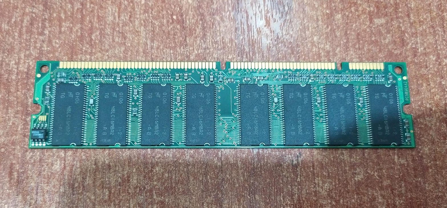 Memoria RAM IRL DEM DP100-064083A 64MB SDRAM PC100 168 Pines Para PC Antiguas — imagen 3