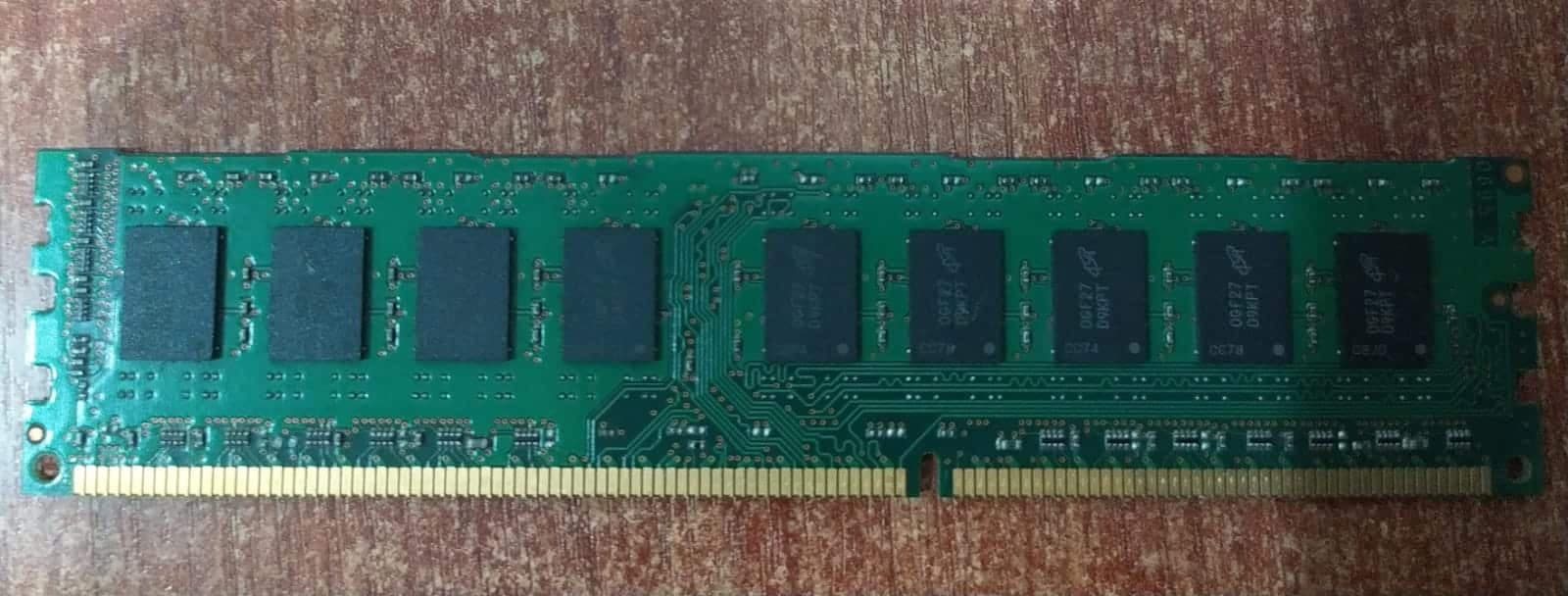 Memoria RAM Micron MT18JSF25672AZ‑1G4F1 2 GB DDR3‑1333 ECC UDIMM — imagen 2