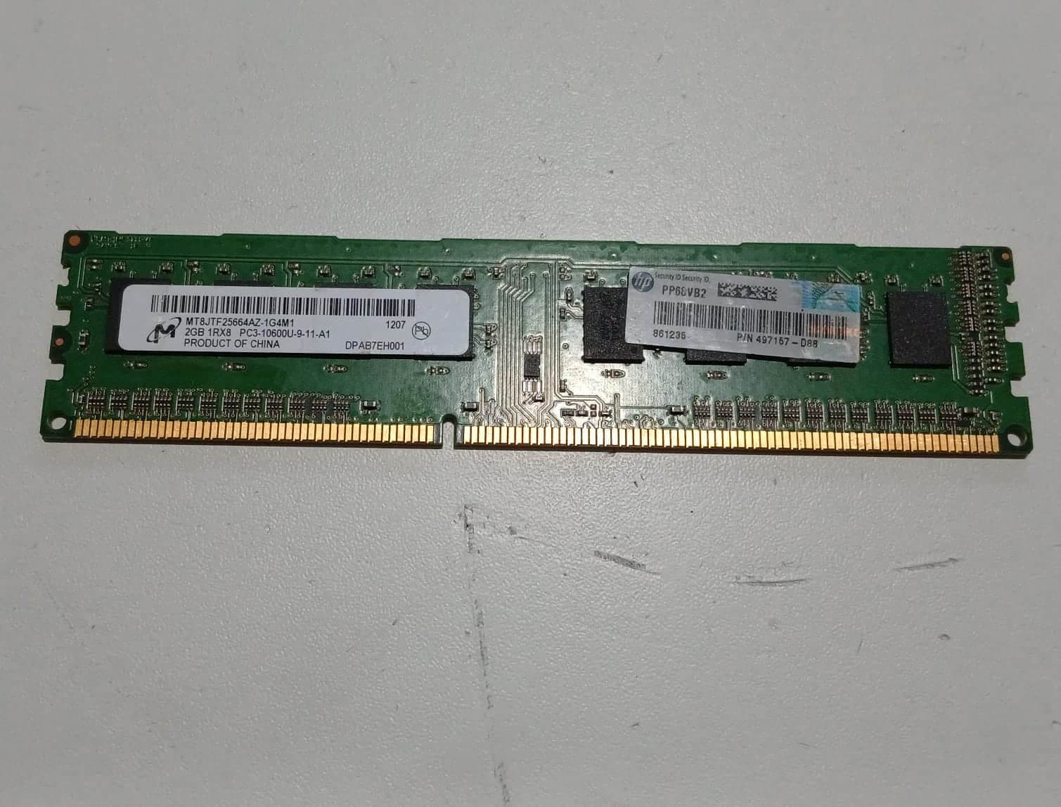 Memoria RAM Micron MT8JTF25664AZ‑1G4M1 2 GB DDR3‑1333 MHz PC3‑10600U 1Rx8 — imagen 1