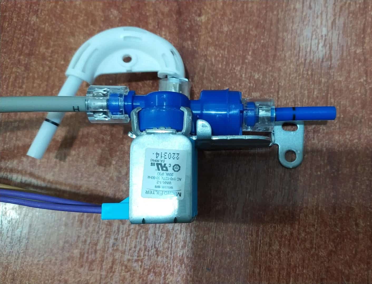 Micro Filtro Electromagnético Microfilter WNR-1-2 20W IPX7 AC110-127V (Para dispensador o refrigerador) — imagen 1