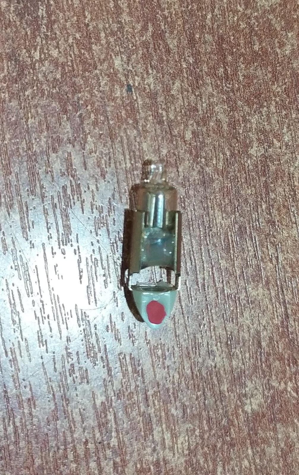 Minilámpara Halógena Piloto Indicadora con Base Metálica Roja (Voltaje Desconocido) — imagen 1