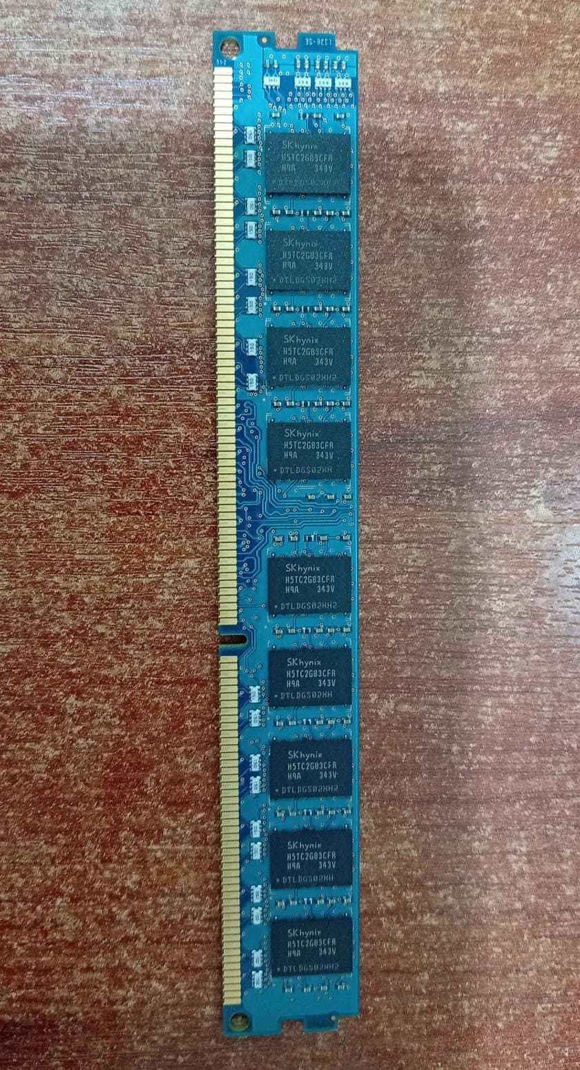 Módulo RAM SK Hynix HMT351E7CFR8A‑H9 4 GB DDR3L 1333 MHz PC3L‑10600E ECC 2Rx8 (seminuevo) — imagen 2