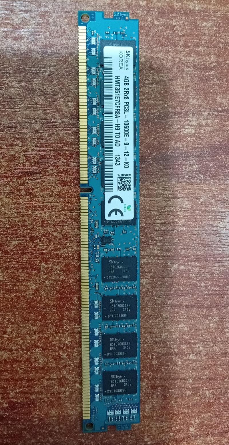 Módulo RAM SK Hynix HMT351E7CFR8A‑H9 4 GB DDR3L 1333 MHz PC3L‑10600E ECC 2Rx8 (seminuevo) — imagen 1