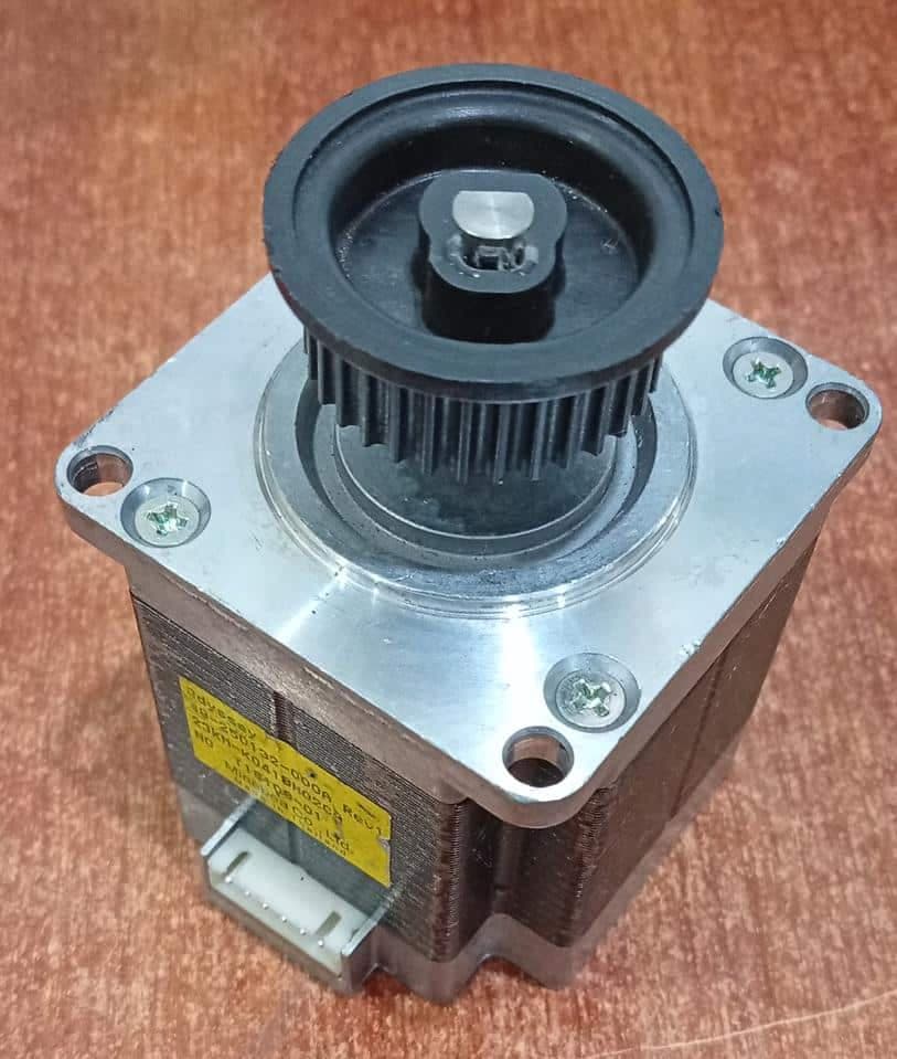 Motor Paso a Paso Minebea 49-250132-000A Rev1 con Polea Dentada (Modelo 23KM-K041BN02CA) — imagen 1