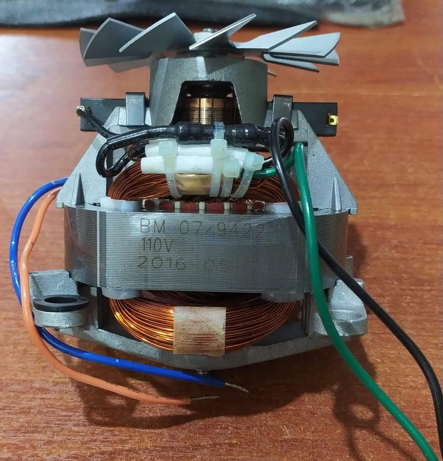 Motor Universal 110 V BM 079422 | Seminuevo | Con ventilador metálico — imagen 2