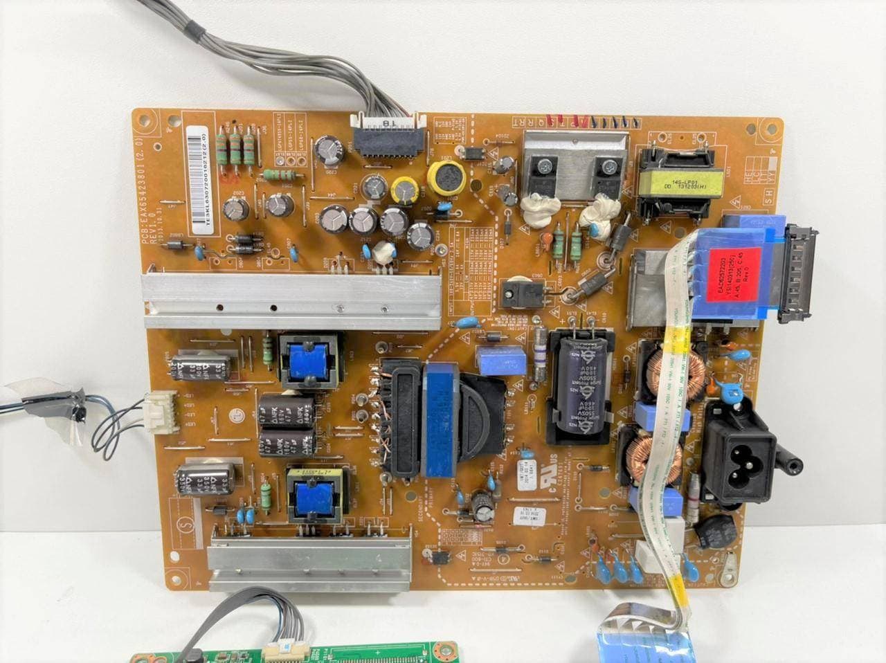 Placa Madre-Fuente y T-Com para TV LG — imagen 3
