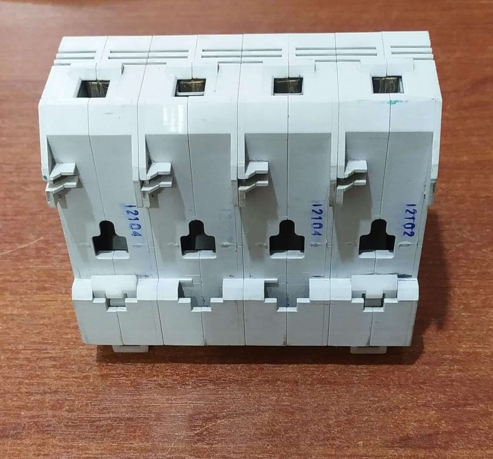 Porta-fusible Modular Eaton VLC14-3P+N 50 A 690 V (para fusibles cilíndricos 14×51 mm) — imagen 3