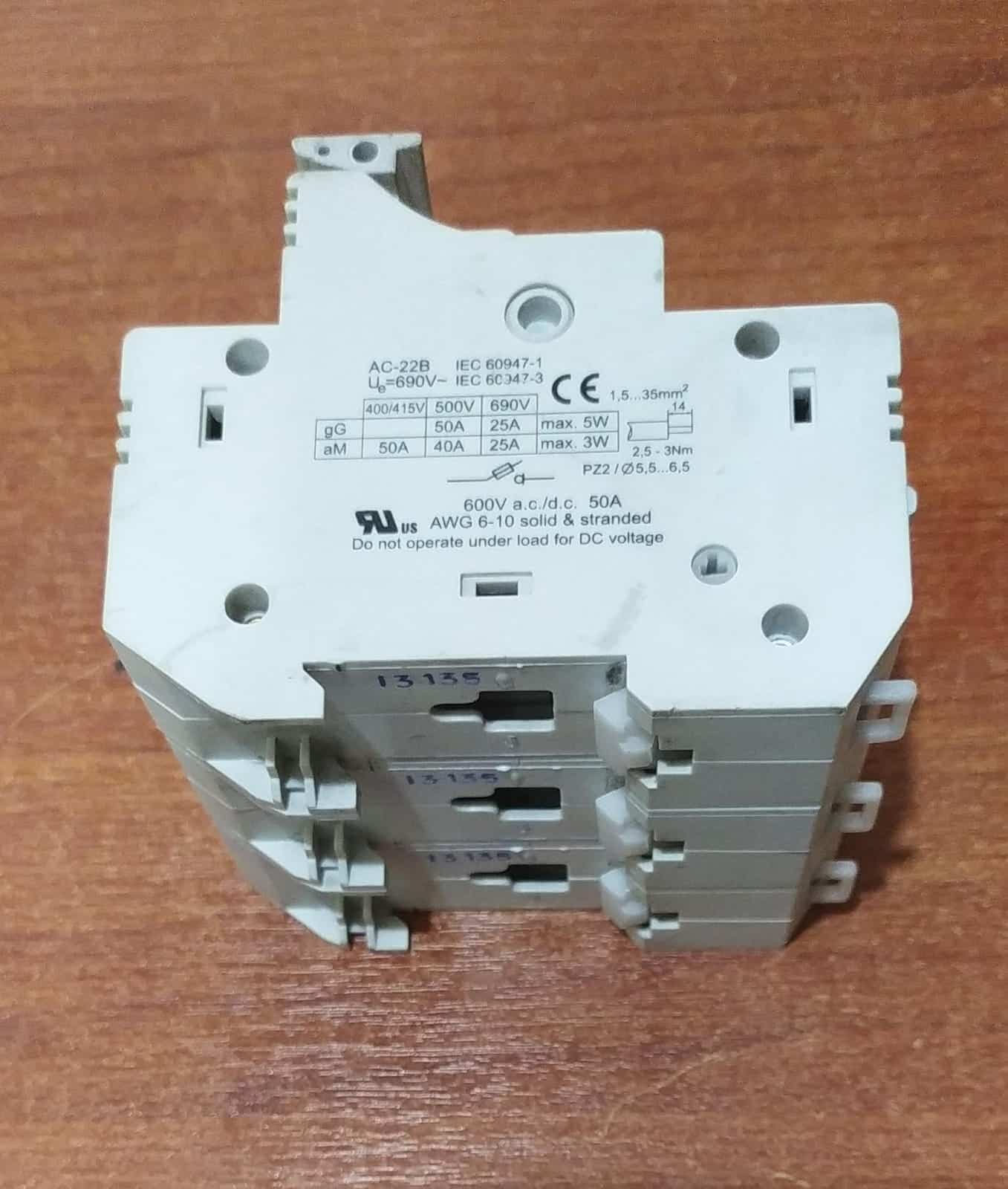 Porta-fusibles ETI VLC 14 3P 50 A 690 V para fusibles cilíndricos 14×51 — imagen 2