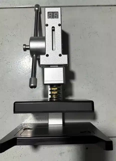 Prensa para Montar y Desmontar de pantallas de celulares smartphones — imagen 1
