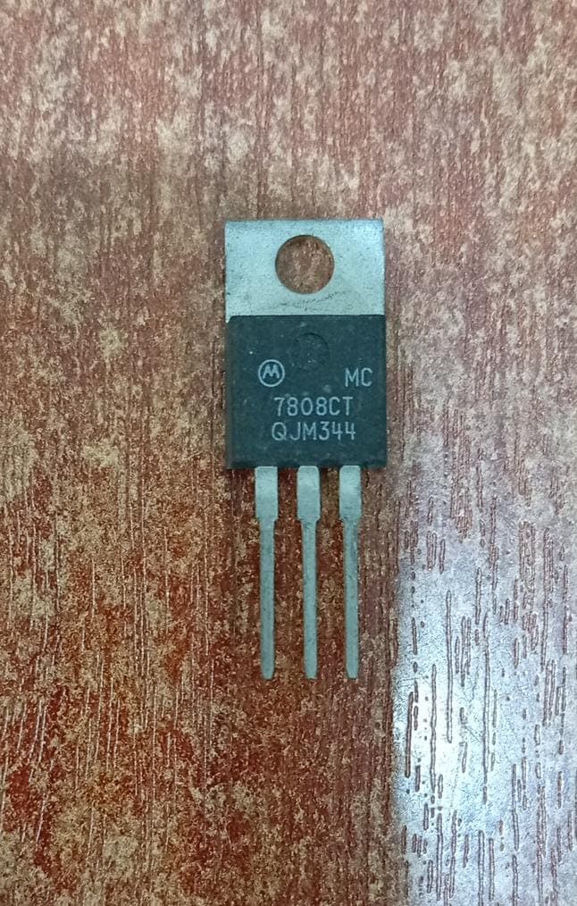 Regulador de Voltaje Motorola MC7808CT 8V 1.5A TO-220 — imagen 1