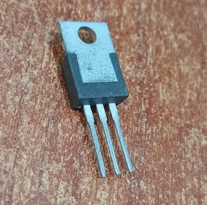 Regulador de Voltaje Motorola MC7808CT 8V 1.5A TO-220 — imagen 3