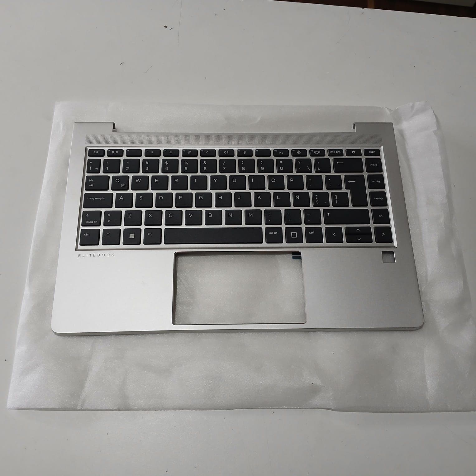 Reposamanos con Teclado HP M05029-161 para HP ProBook 440 G8 / 445 G8 14" Español Latino — imagen 1