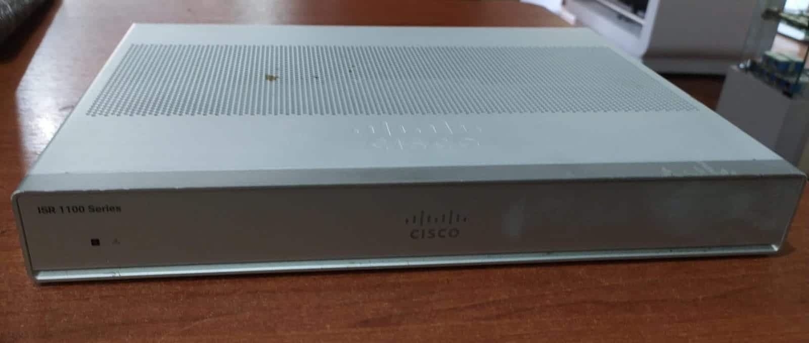 Router Cisco C1111-4P ISR 1100 Series 4 Puertos Gigabit Usado Para Redes Empresariales — imagen 1