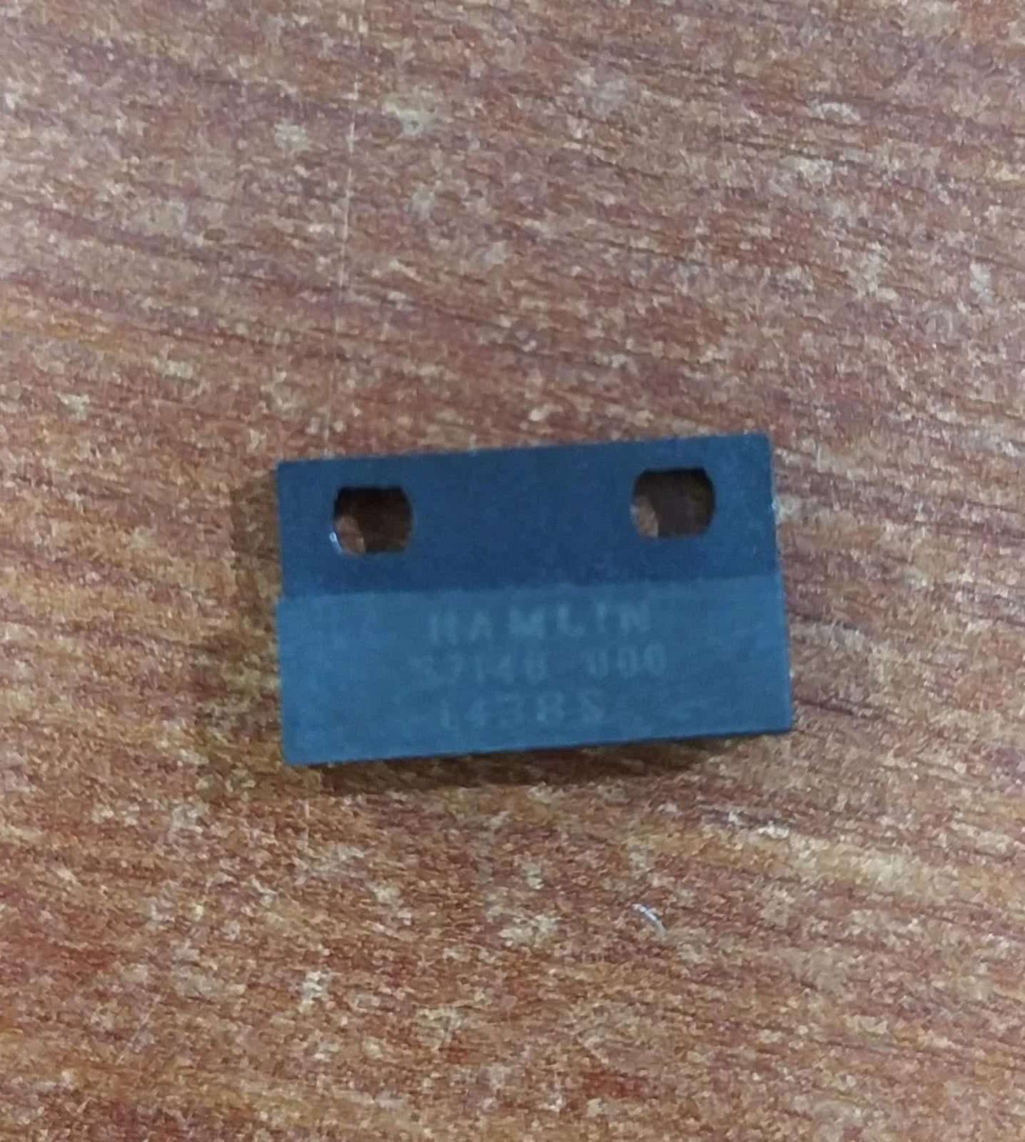 Sensor magnético Hamlin 59140‑915 (reed SPST‑NO) + imán 57140‑000, montaje flange — imagen 3