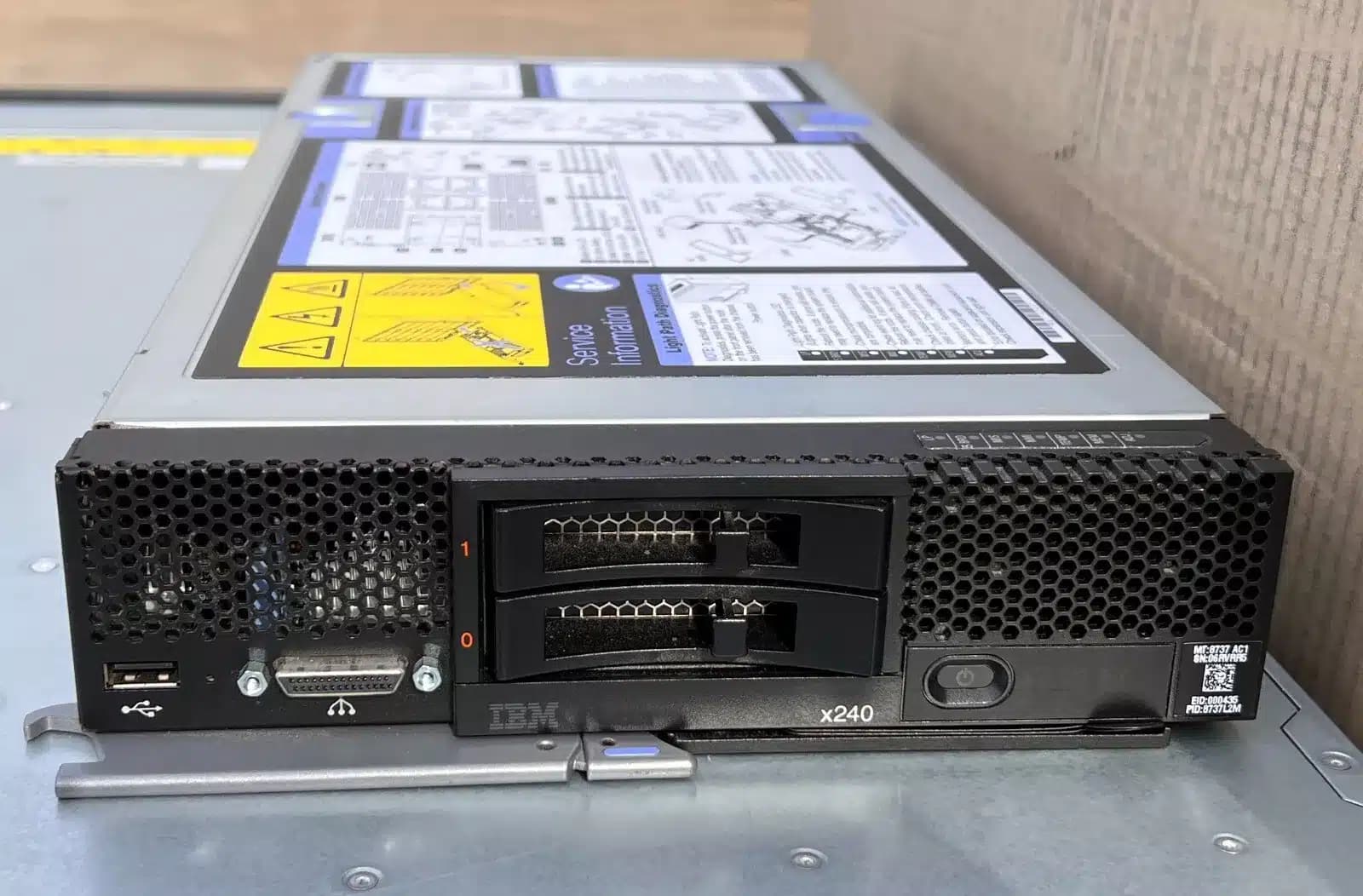 Servidor Blade IBM Flex System x240 8737-AC1 (IMM, 10GbE, Seminuevo) – para Chasis Flex System — imagen 1