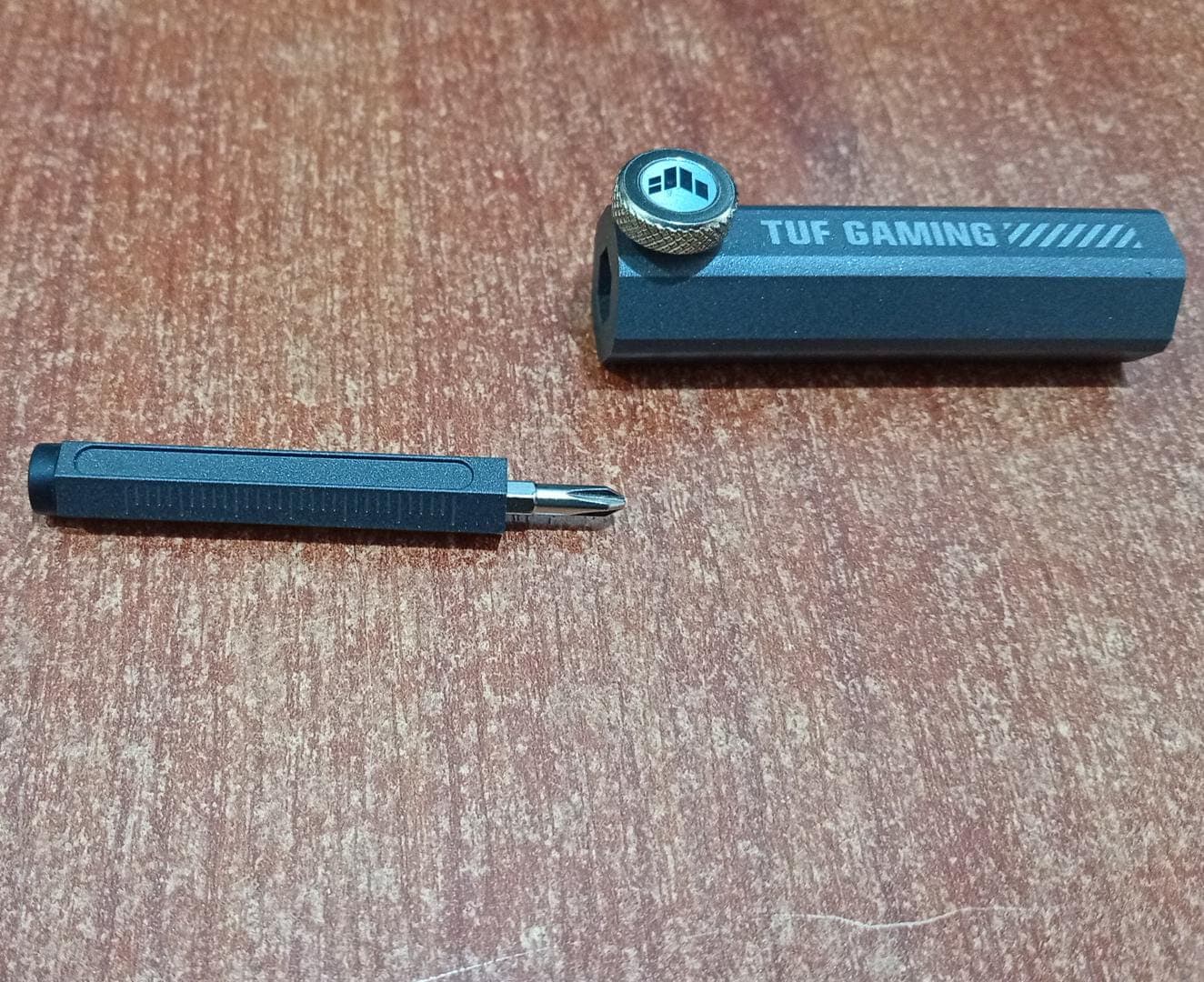 Soporte ASUS TUF Gaming GPU Original 13010-05150600 – Con QR y Destornillador Oculto — imagen 4