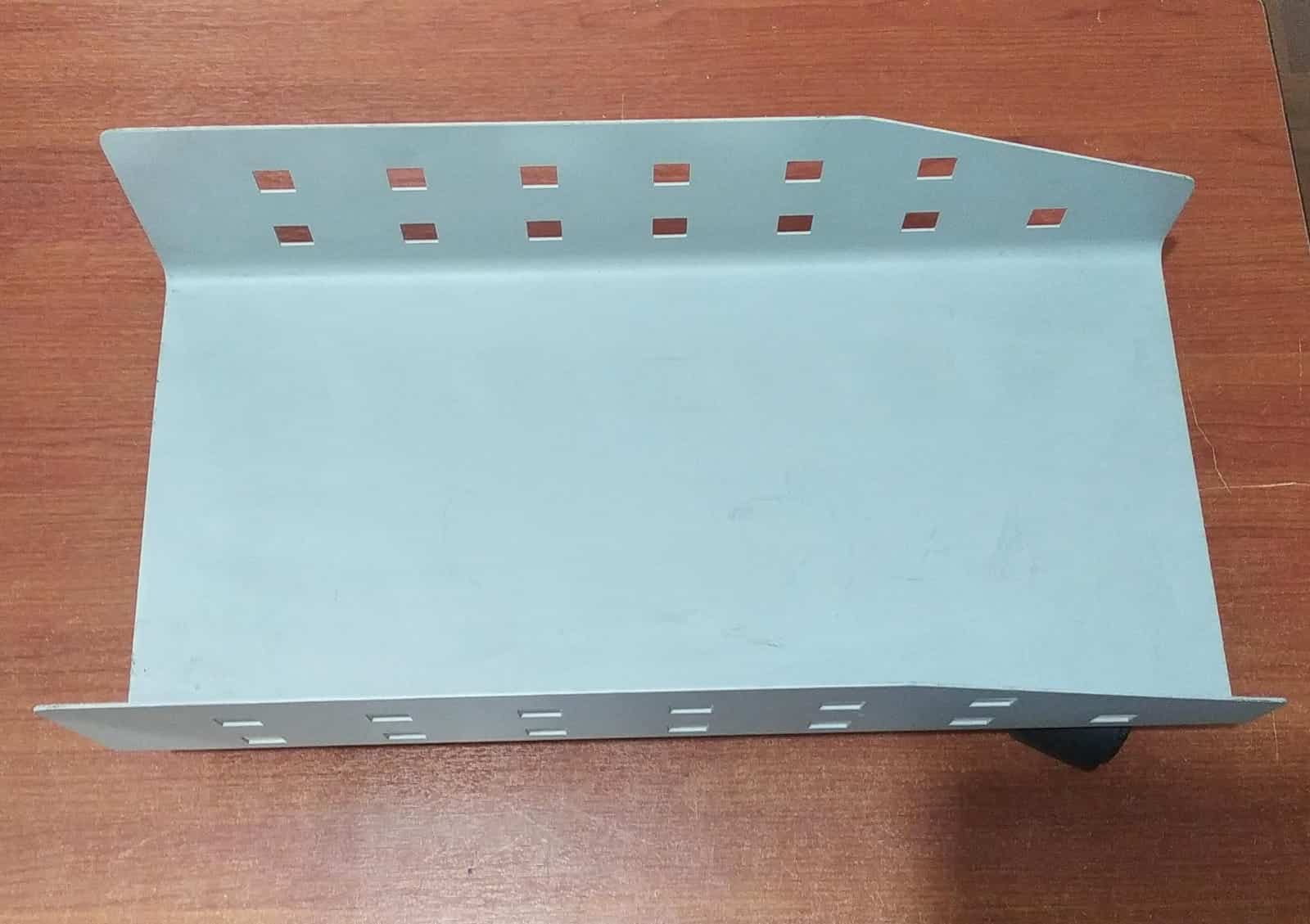 Soporte de CPU Genérico Plateado Perforado 4 Ruedas (Universal Torre PC) — imagen 3