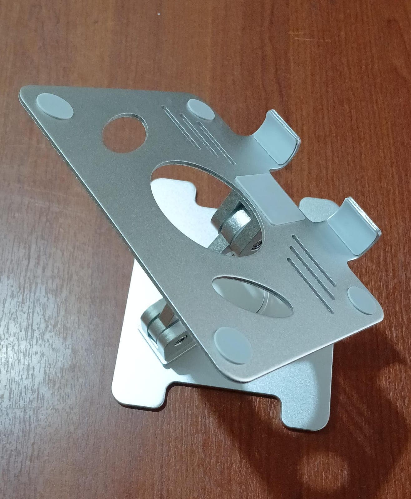 Soporte plegable de aluminio para laptop – giratorio, ajustable, antideslizante, portátil — imagen 2