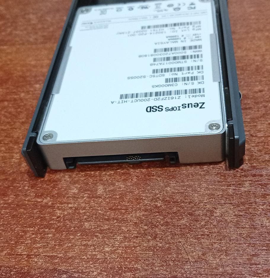 SSD SAS 200GB STEC Zeus IOPS Z16IZF2D-200UCT-HIT-A 2.5" Alta Resistencia para Servidores — imagen 3