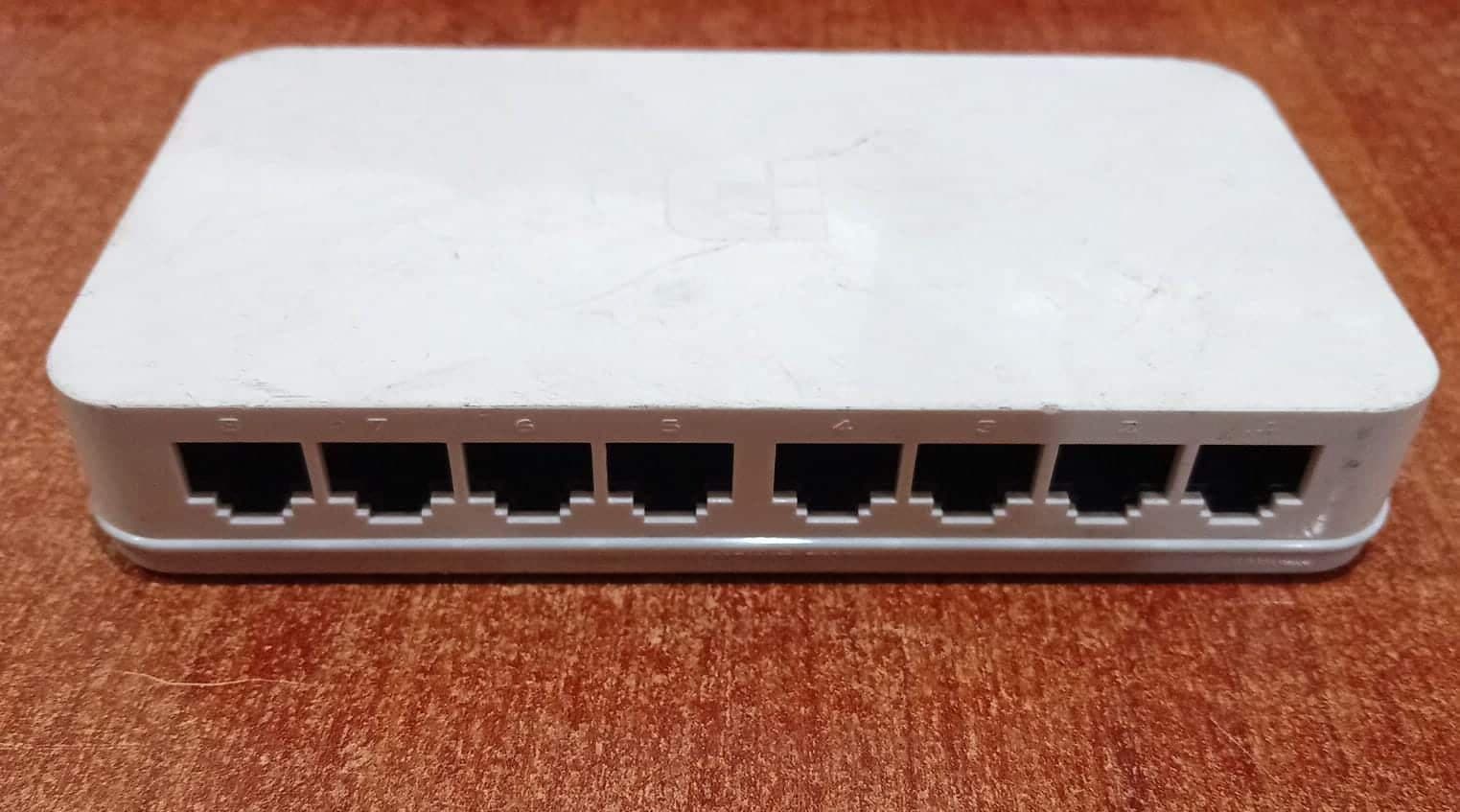 Switch 8 Puertos 10/100 Mbps D-Link DES-1008A (H/W Ver. E1) — imagen 2