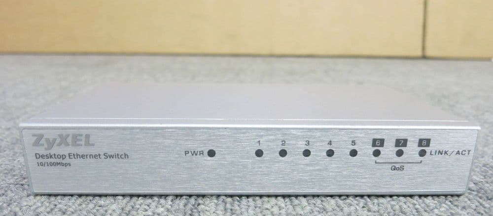SWITCH ETHERNET ZyXEL 8 PUERTOS ES-108A — imagen 1