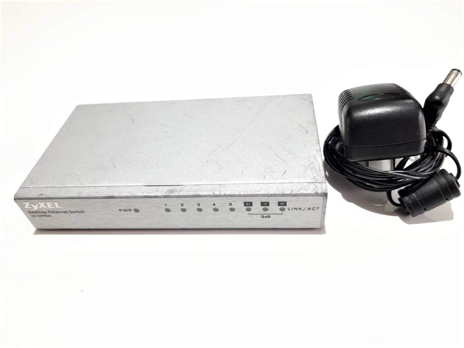 SWITCH ETHERNET ZyXEL 8 PUERTOS ES-108A — imagen 2