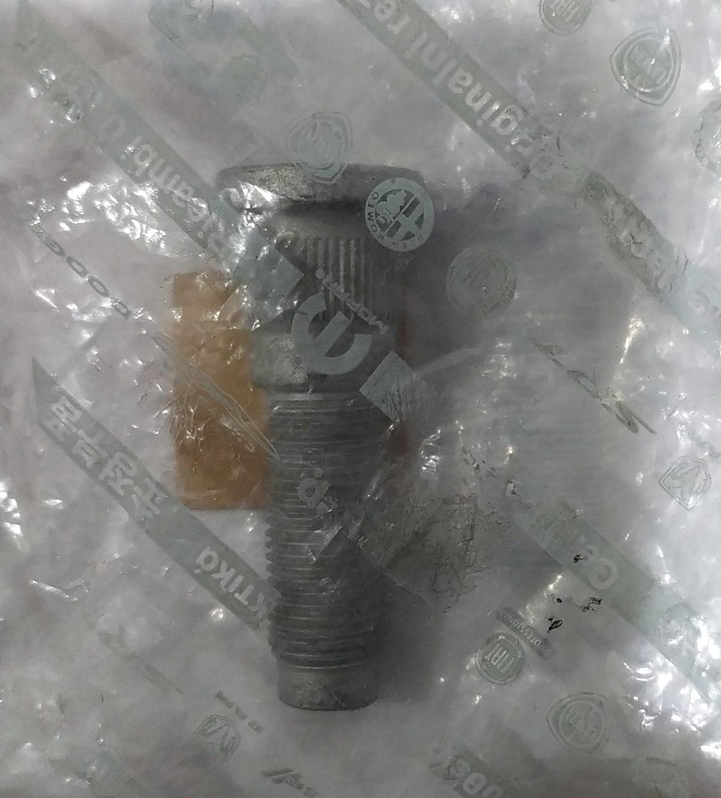 Tornillo (stud) de rueda trasera genuino MOPAR, P/N 68003287AA. — imagen 2