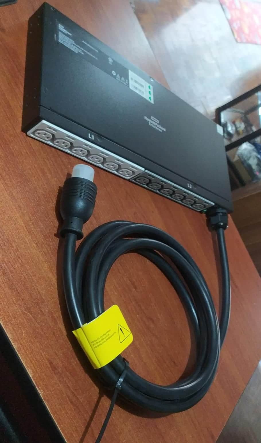 Unidad de distribución de energía (PDU) | Hewlett Packard Enterprise | P9Q40A | 12 tomacorrientes de CA | 1U Negro — imagen 3