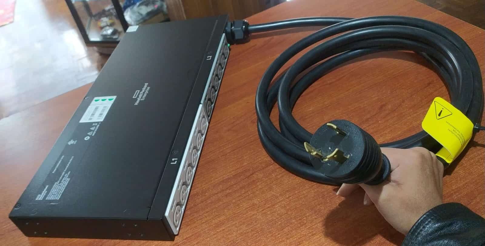 Unidad de distribución de energía (PDU) | Hewlett Packard Enterprise | P9Q40A | 12 tomacorrientes de CA | 1U Negro — imagen 6