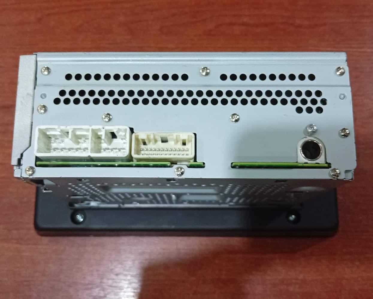 Unidad Sintonizador/Tuner Assembly Stereo Toyota‑Daihatsu 86180‑BZB30 Seminuevo — imagen 4
