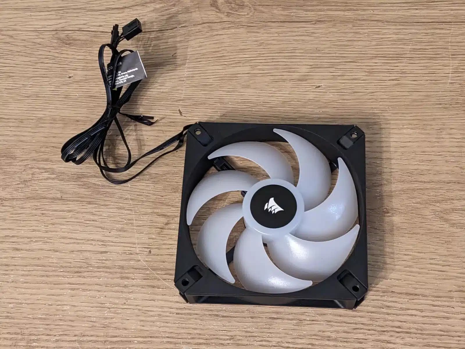 Ventilador RGB CORSAIR iCUE AR120 120mm — Control PWM y Estética Premium — imagen 1